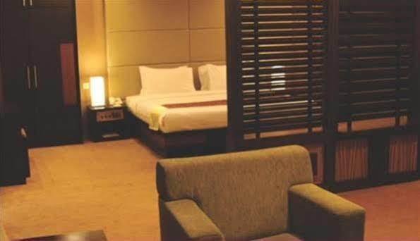 Orchardz Hotel Ayani פונטיאנק מראה חיצוני תמונה